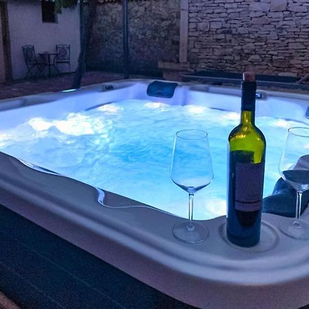Studios Barre With Jacuzzi Rovinj Eksteriør billede