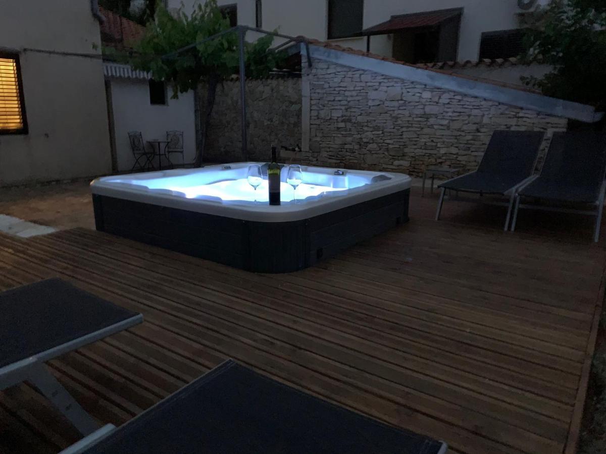 Studios Barre With Jacuzzi Rovinj Eksteriør billede