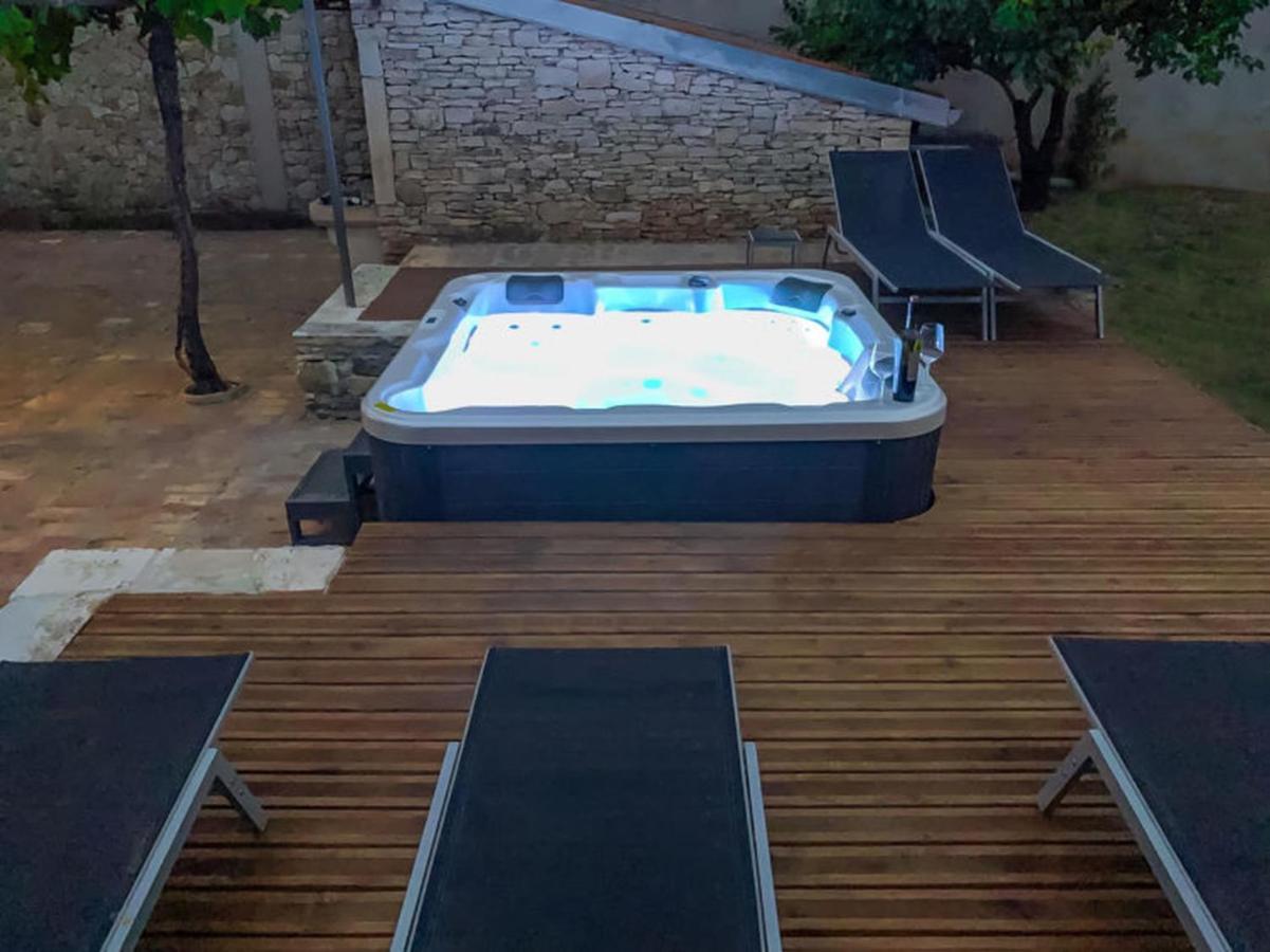 Studios Barre With Jacuzzi Rovinj Eksteriør billede
