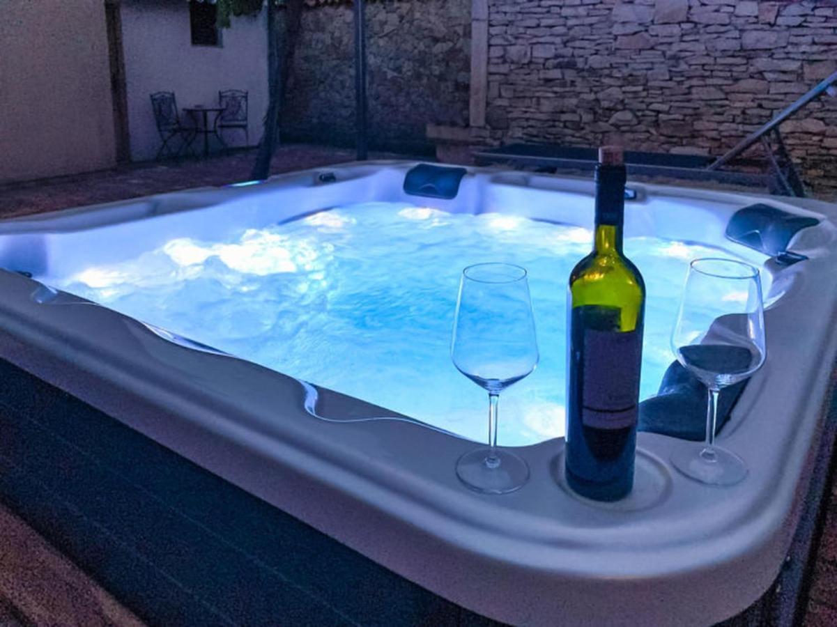 Studios Barre With Jacuzzi Rovinj Eksteriør billede